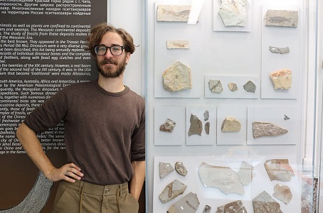 Открылась постоянная выставка окаменевших озерных обитателей уникальной пресноводной биоты мелового периода