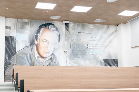 В НГУ открыли именную аудиторию выдающегося российского физика-теоретика Владимира Захарова